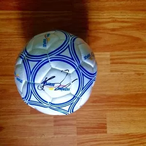 Мяч с автографом Шевченка 