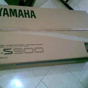  Yamaha PSRS900 61 Key Arranger Workstation------$800usd