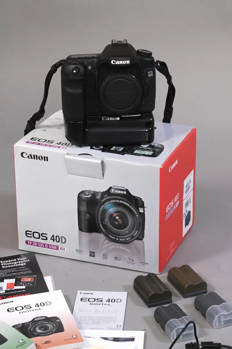 Canon 40D body + battery grip + 4 accu + CF 4GB
