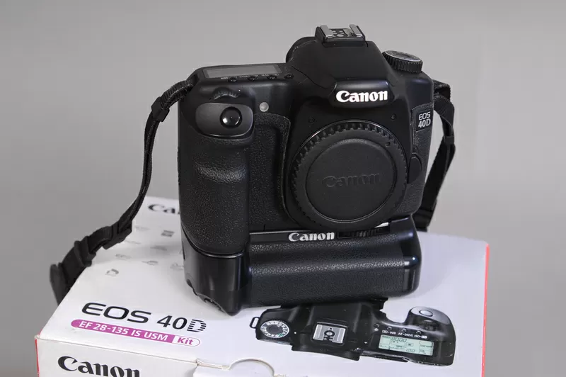 Canon 40D body + battery grip + 4 accu + CF 4GB 2