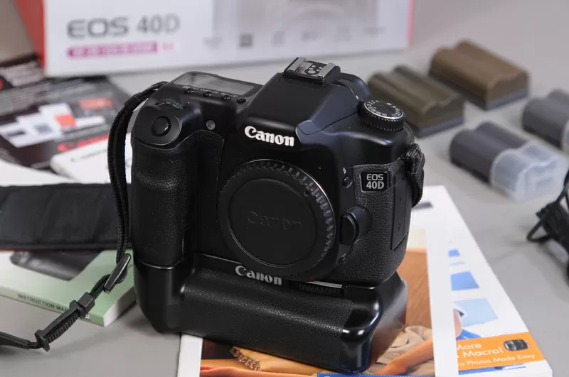 Canon 40D body + battery grip + 4 accu + CF 4GB 4
