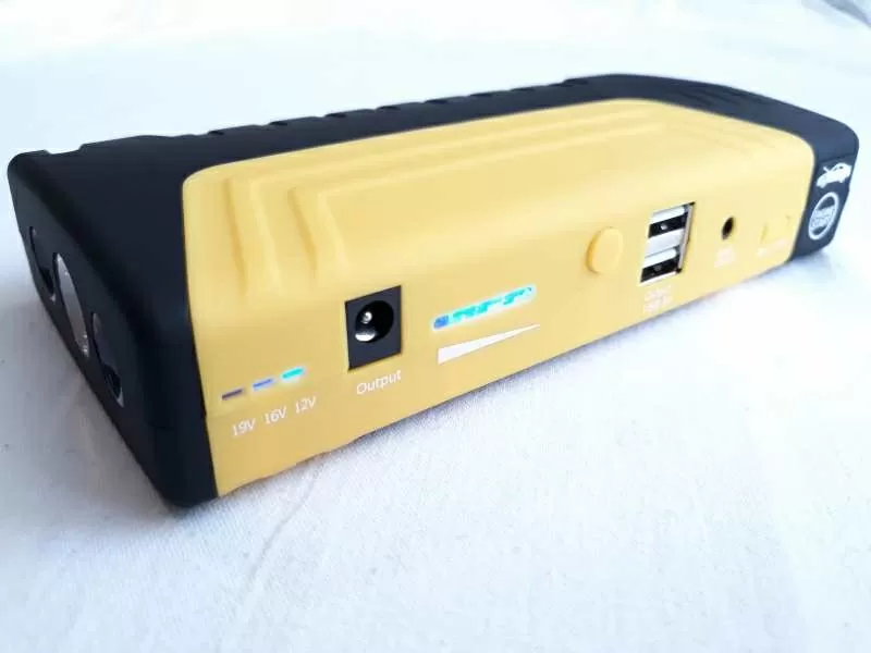 Качественное пусковое устройство Jump Starter,  повербанк для авто 3