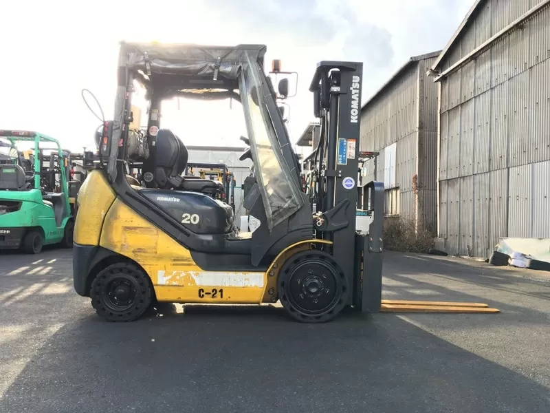 Газ-бензиновий навантажувач Komatsu, компакт з кабіною та позиціонером