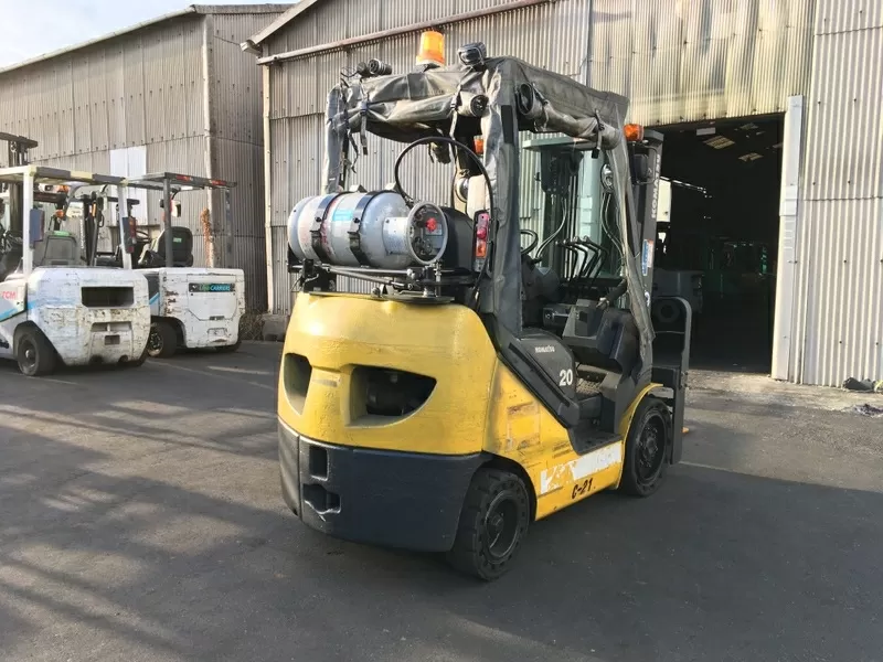 Газ-бензиновий навантажувач Komatsu, компакт з кабіною та позиціонером 3