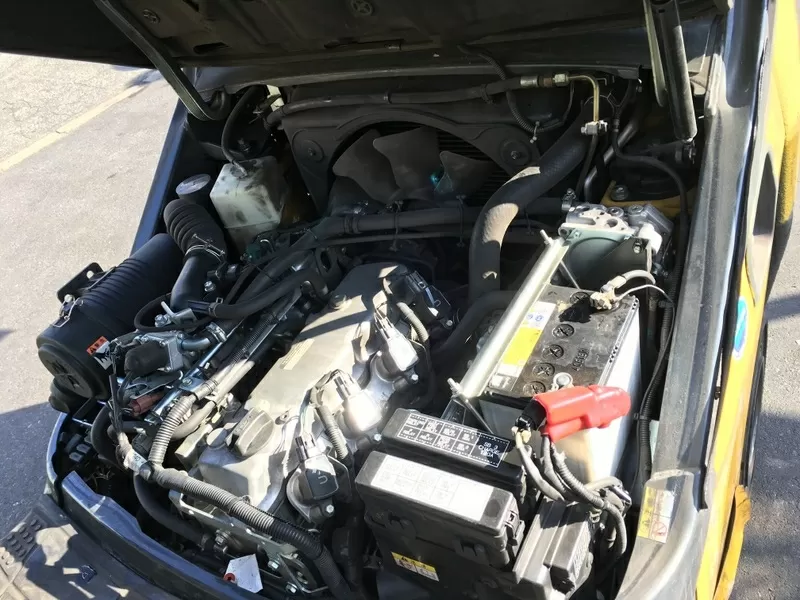 Газ-бензиновий навантажувач Komatsu, компакт з кабіною та позиціонером 4