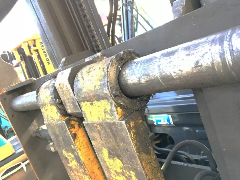 Газ-бензиновий навантажувач Komatsu, компакт з кабіною та позиціонером 9